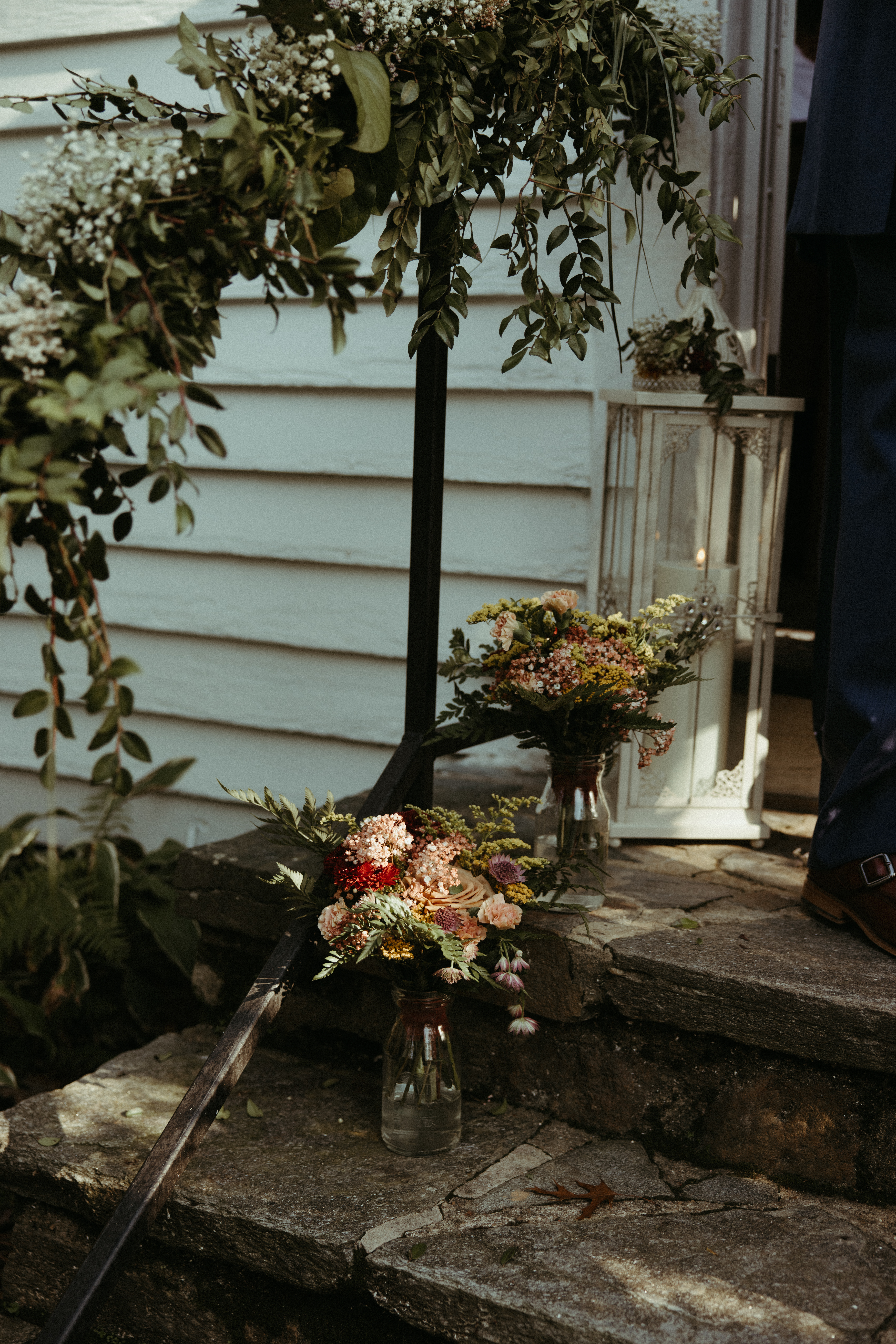 documentary wedding photos in NC at orion schoolhouse and chapel, wedding flowers for fall wedding